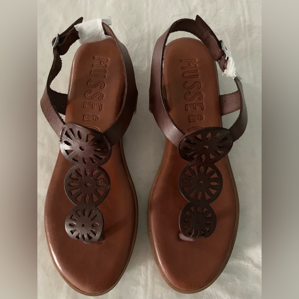 🤎Beautiful Brown Leather Thong Sandals! Never worn⭐️